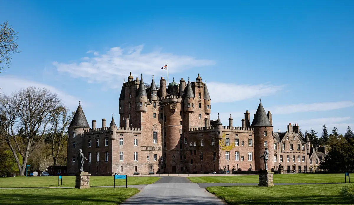 La facciata turrita del Castello di Glamis
